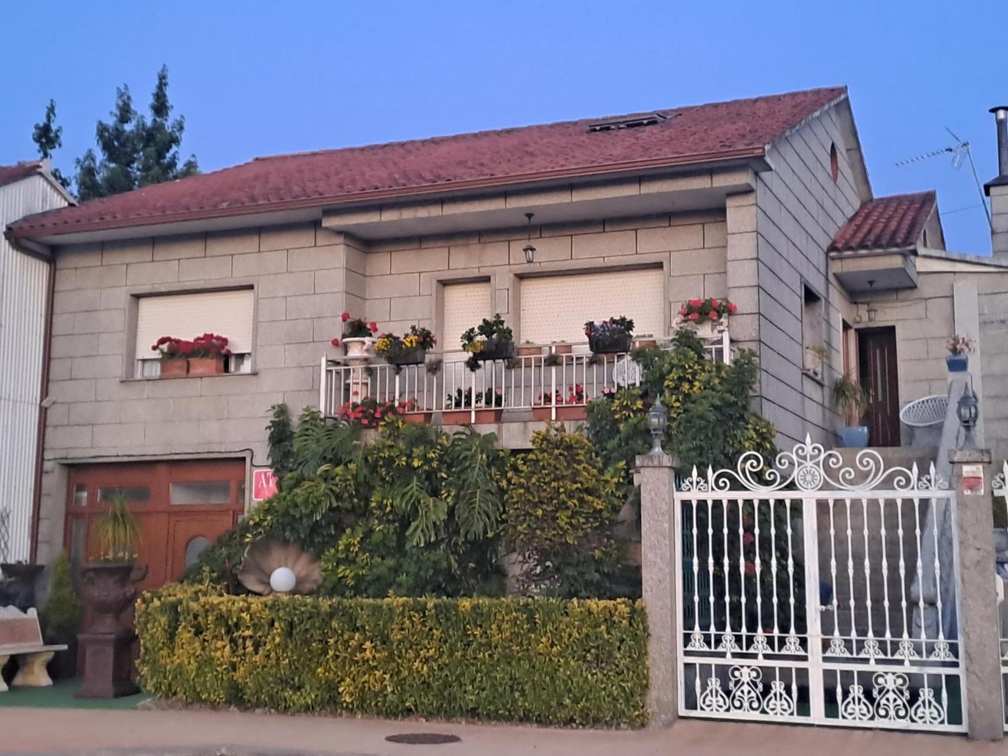 Apart Romero Garden C Villanueva De Arosa Luaran gambar